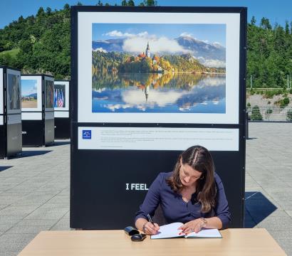 dr. Simona Kustec, MIZŠ - 4